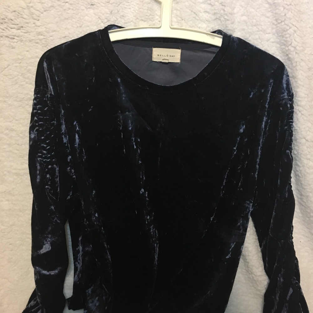 Mello Day Navy Crushed Velvet Ruched Sleeve Top